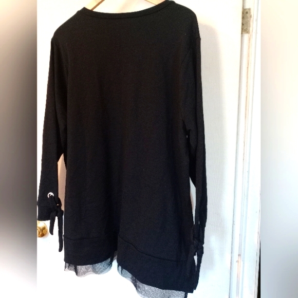 TORRID NWT Black Tunic Sweatshirt‎ With Mesh Bottom Sz.2 - Picture 12 of 13